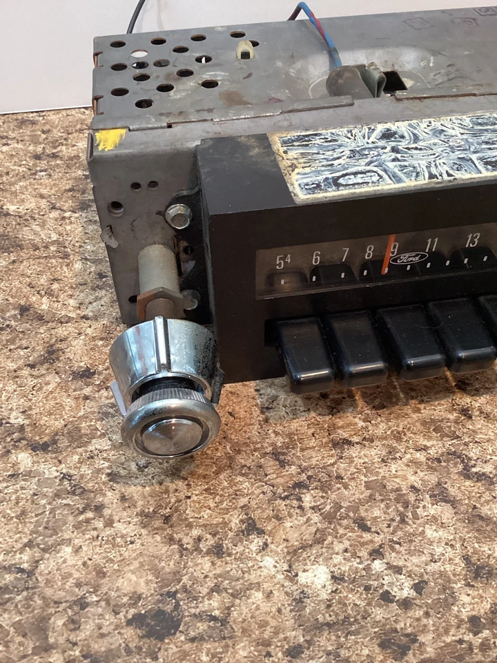 Radio OEM 1973-79 Ford Bronco serie F camiones Aeronutronic D8TF-18806 enciende Foto 2 de 4