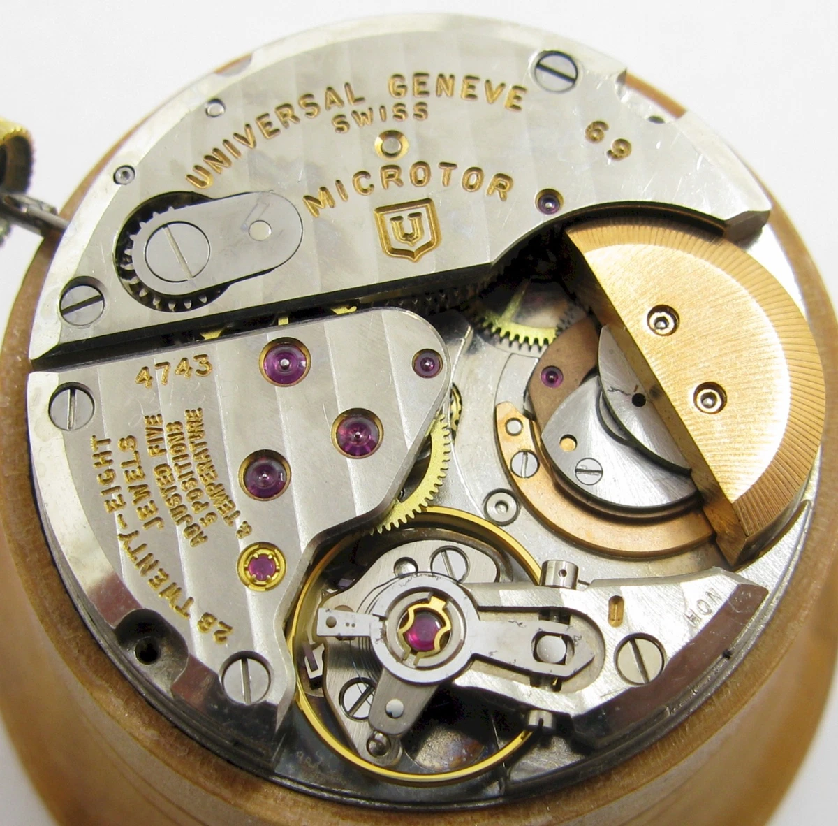 【稼働品】UNIVERSAL GENEVE 546.764 新品電池 稼働品】UNIVERSAL GENEVE 546.764 新品電池 Universal Geneve Battery