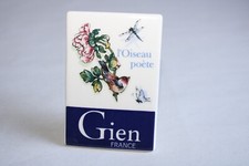 Plaque de présentation en faïence de Gien, décor l'Oiseau Poète, dim 9.5x6.5 cm