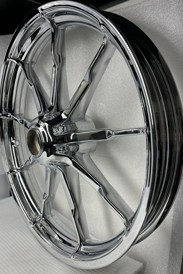 Harley 43300462 Low Rider FXLR CHROME FRONT single disc 2018 -20 wheel EXCHANGE - Image 4 of 4