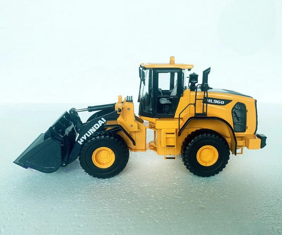 1/35 Scale HYUNDAI HL960 Wheel Loader Diecast Model Toy Collection Gift - Image 2 of 4
