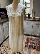 VTG CHARACTER Pale Blue W/ EMBROIDERY LACE TRIM COTTON BLEND NIGHTGOWN SZ Med