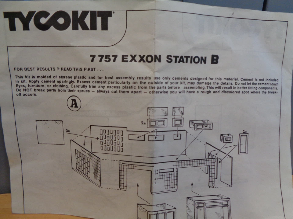 1980'S TYCO #7757B HO Scale EXXON GAS STATION BUILT UP WITH ORIGINAL BOX - Image 4 of 4