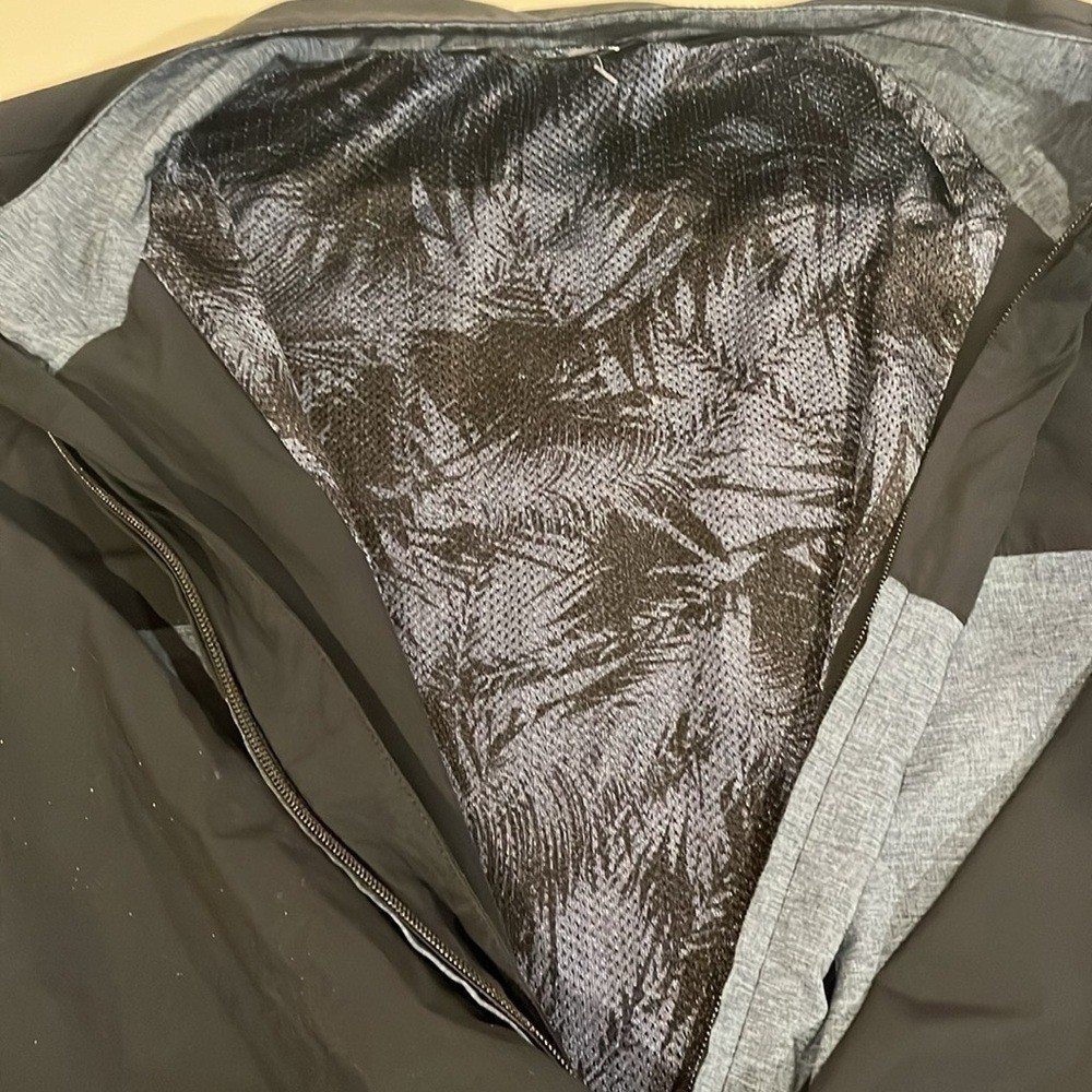 Travis  Matthew Jacket - image 3