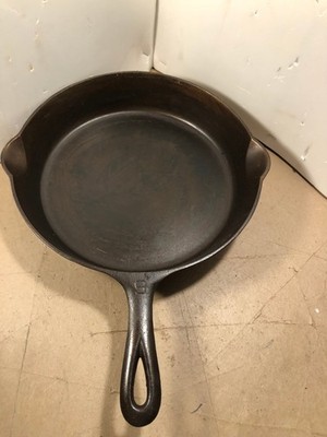 Griswold cast iron skillet  #9  heat rinf bouble pour  large block 710L Erie, PA