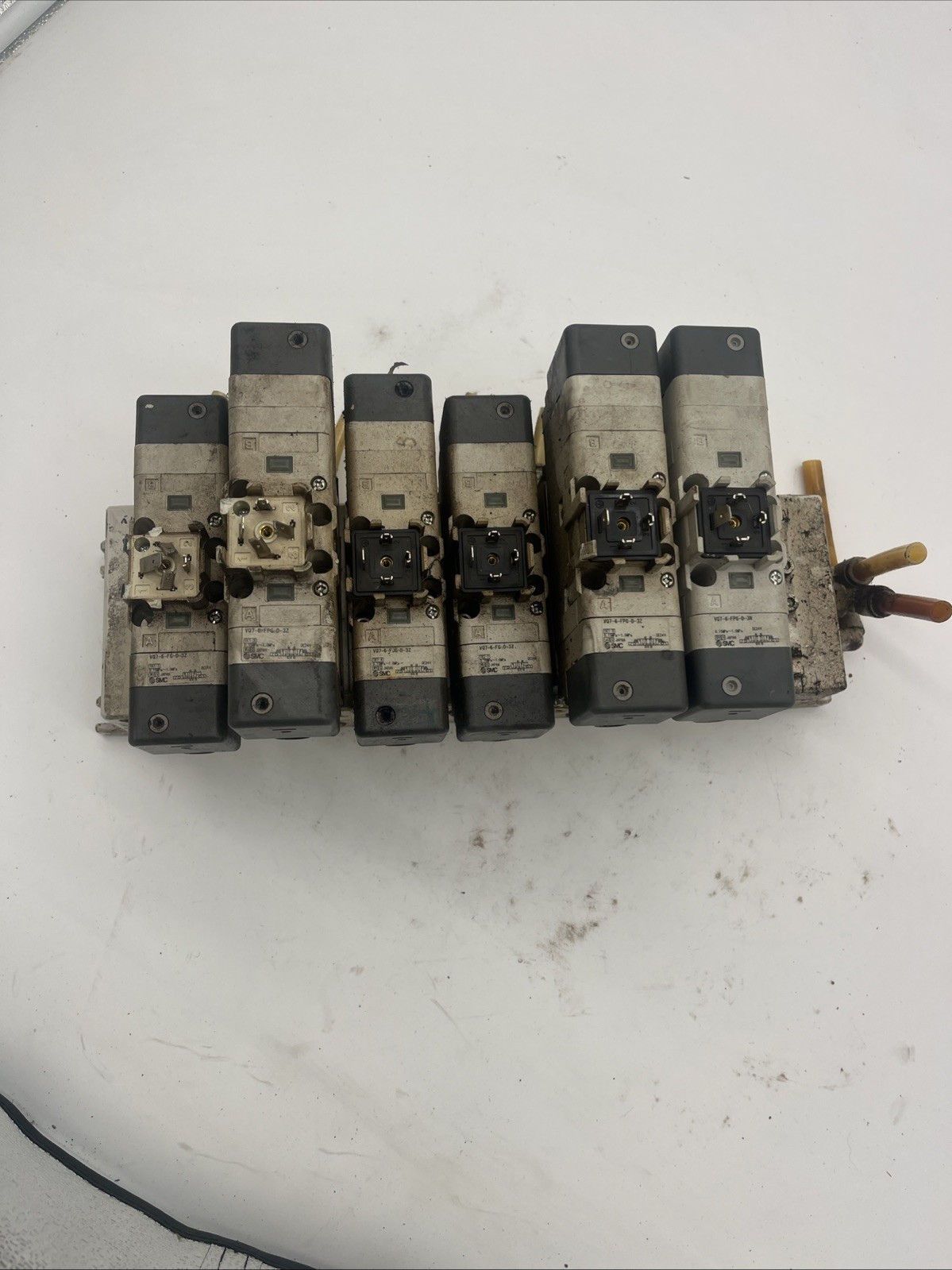 SMC / VQ7-6-FPG-D-3Z x3 / VQ7-6-FJG-D-3Z / VQ7-6-FG-D-3Z x2 / Manifold