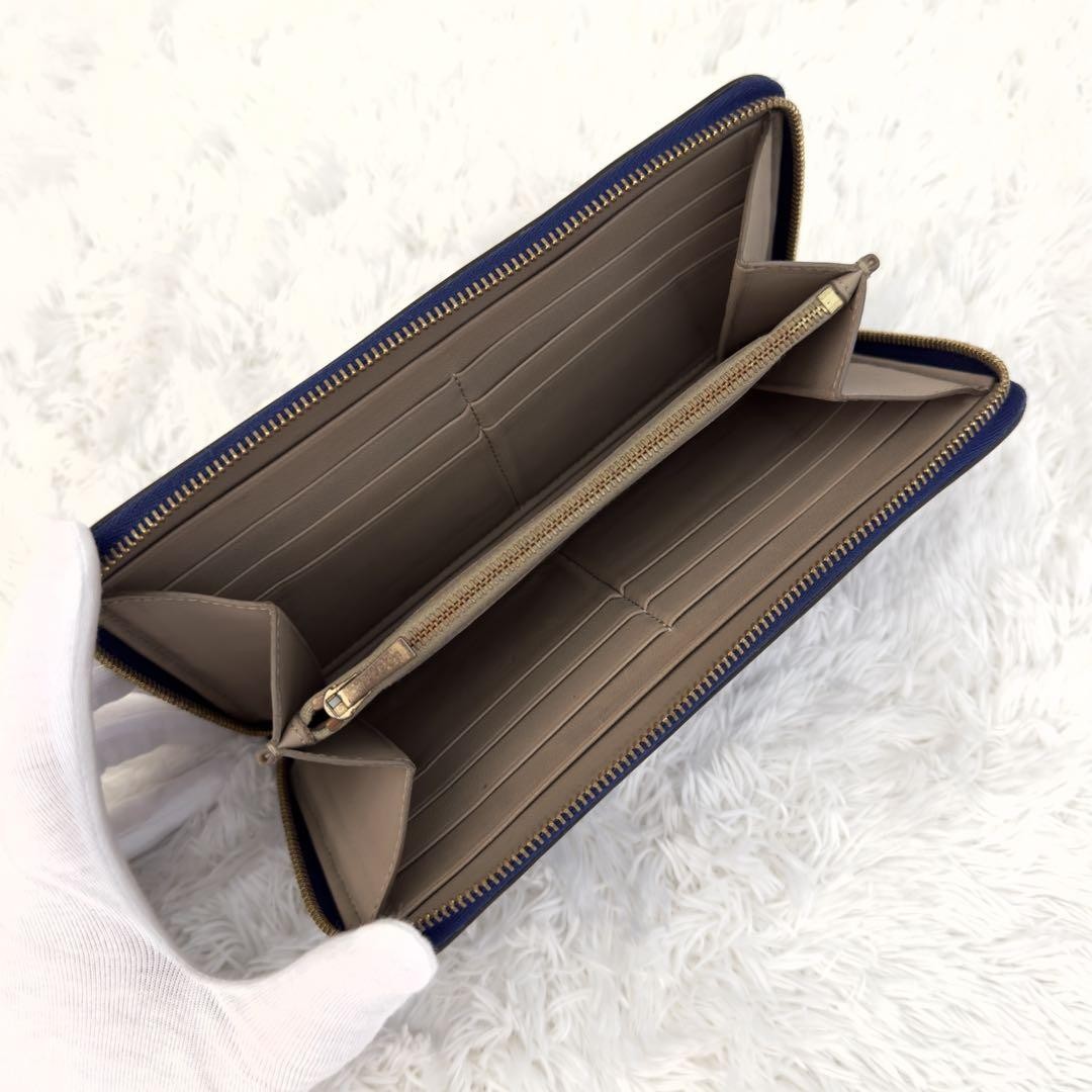 CELINE Round Zipper Multi Function Wallet Leather… - image 10