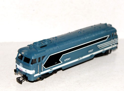 JOUEF HO 8411 LOCOMOTIVE MOTRICE DIESEL, SNCF BB 67001, CC 2 RAILS, MOTEUR OK | Zustand: Occasion