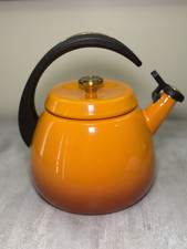 Le Creuset Cloche Tea Kettle, 2-Qt. Flame - R...