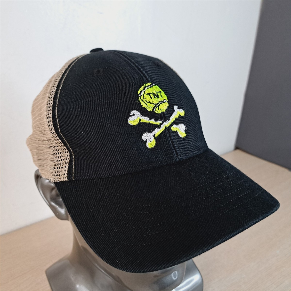 TNT BALL/CROSSBONES ADJUSTABLE SNAPBACK TRUCKER/MESH HAT/CAP