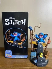 Stitch IN San Francisco Max Elite Figure Diorama Quantum Mechanix Disney
