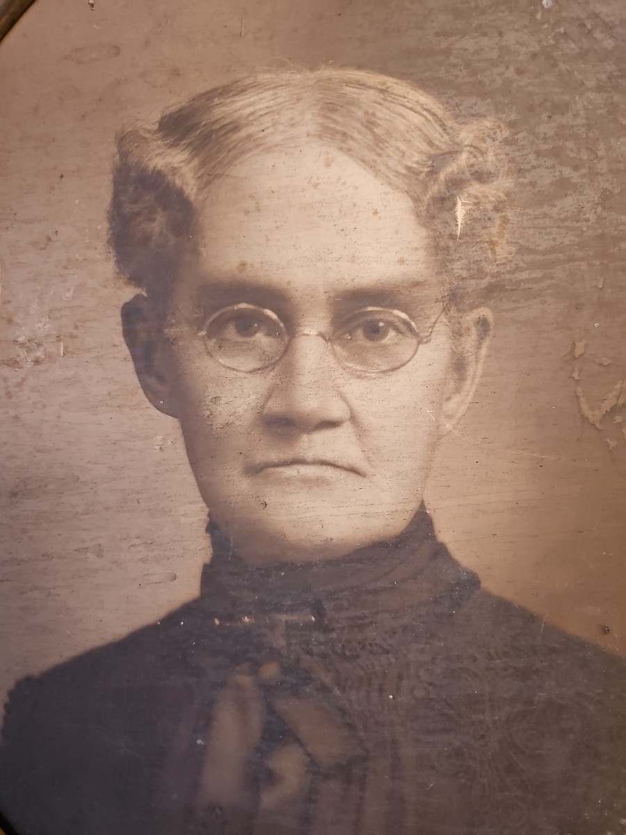 Antique Oval Frame w/ Sepia Portrait – 20 X 16 Victorian Photo No