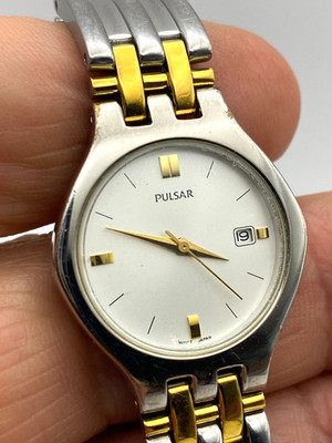 Pulsar By Seiko Ladies Watch Gold Silver  Classic V782-X160 WR 26mm New Battery