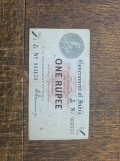 Indian 1917 Una Rupia Elige 1C Signo Denning. Billete escaso ligeramente dañado en muy buen estado