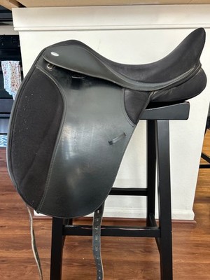 18'' Thorowgood Synthetic Dressage Saddle with Interchangeable Gullet