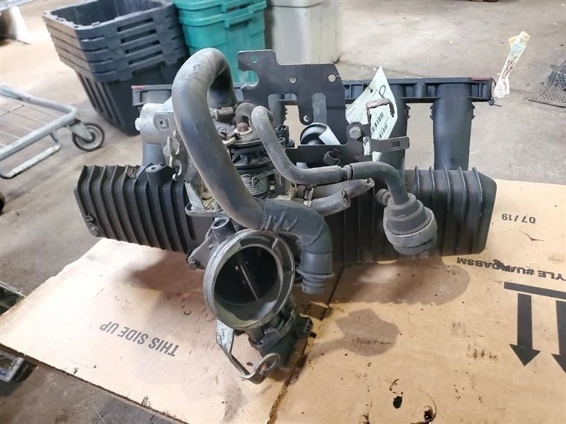 Intake Manifold Fits 97-98 BMW 528i 572795 - Image 4 of 4