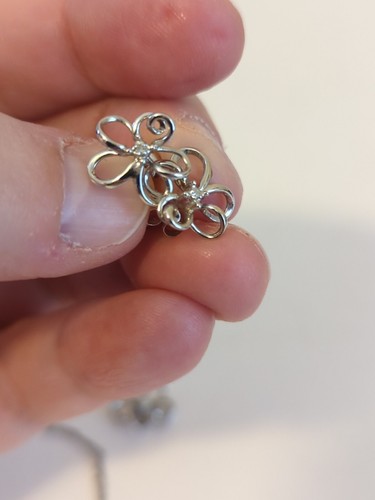 10K 17.5" White Gold Flower Diamond Chip Pend Necklace Match Diamond Earrings - Picture 8 of 12