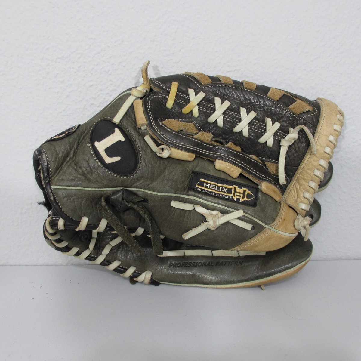 Louisville Slugger 13 inch Helix HS1300 Baseball Glove TPS Left