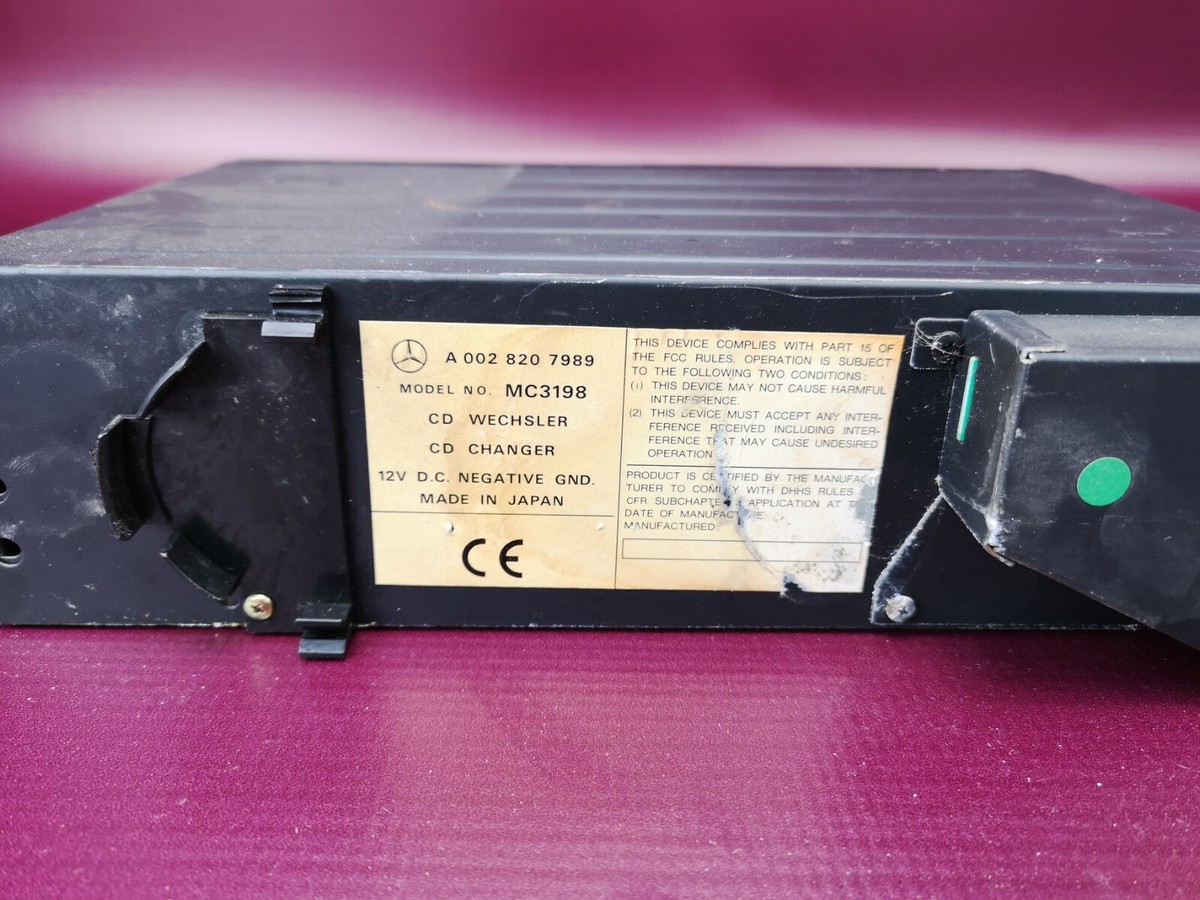 OEM 98-03 MERCEDES W210 W208 6 Disc CD Changer With Magazine