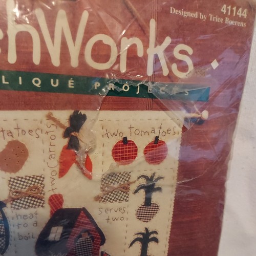 Bucilla's Patchworks "Noah Soup" Easy Applique Wall Hanging Craft Kit Flaw Hole - Picture 3 of 3