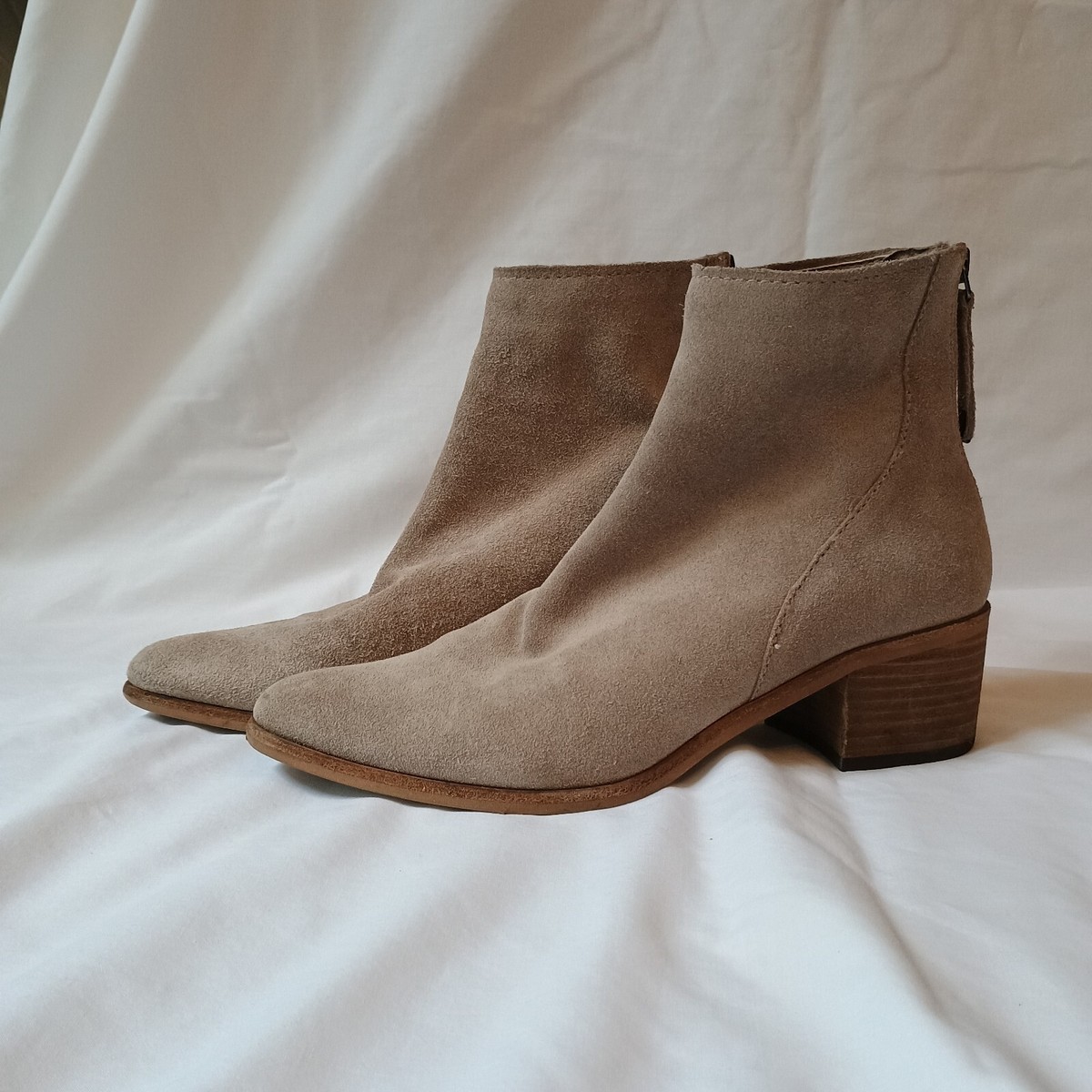 Dolce Vita Suede Ankle Booties Women's Sz Back Zip Stacked Heel Beige