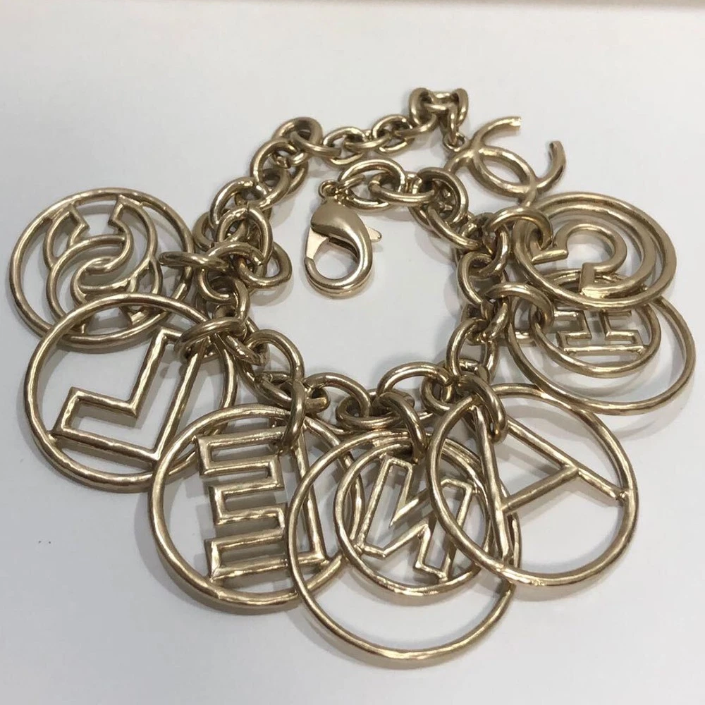 Bracciale CHANEL CC Logo Cerchio Charm 9 4" Tono Oro P17C Autentico con Scatola #0561