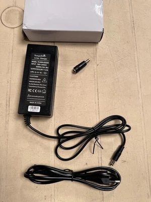Chargeur de trotinette éléctrique TS-84W-4202000 42V 2A pour batterie 36V - Photo 1/2