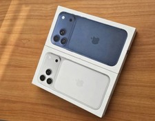 2 x iPhone 17 Pro Max 512 GB Blau & Silber versiegelt (aus Vertragsverlängerung)