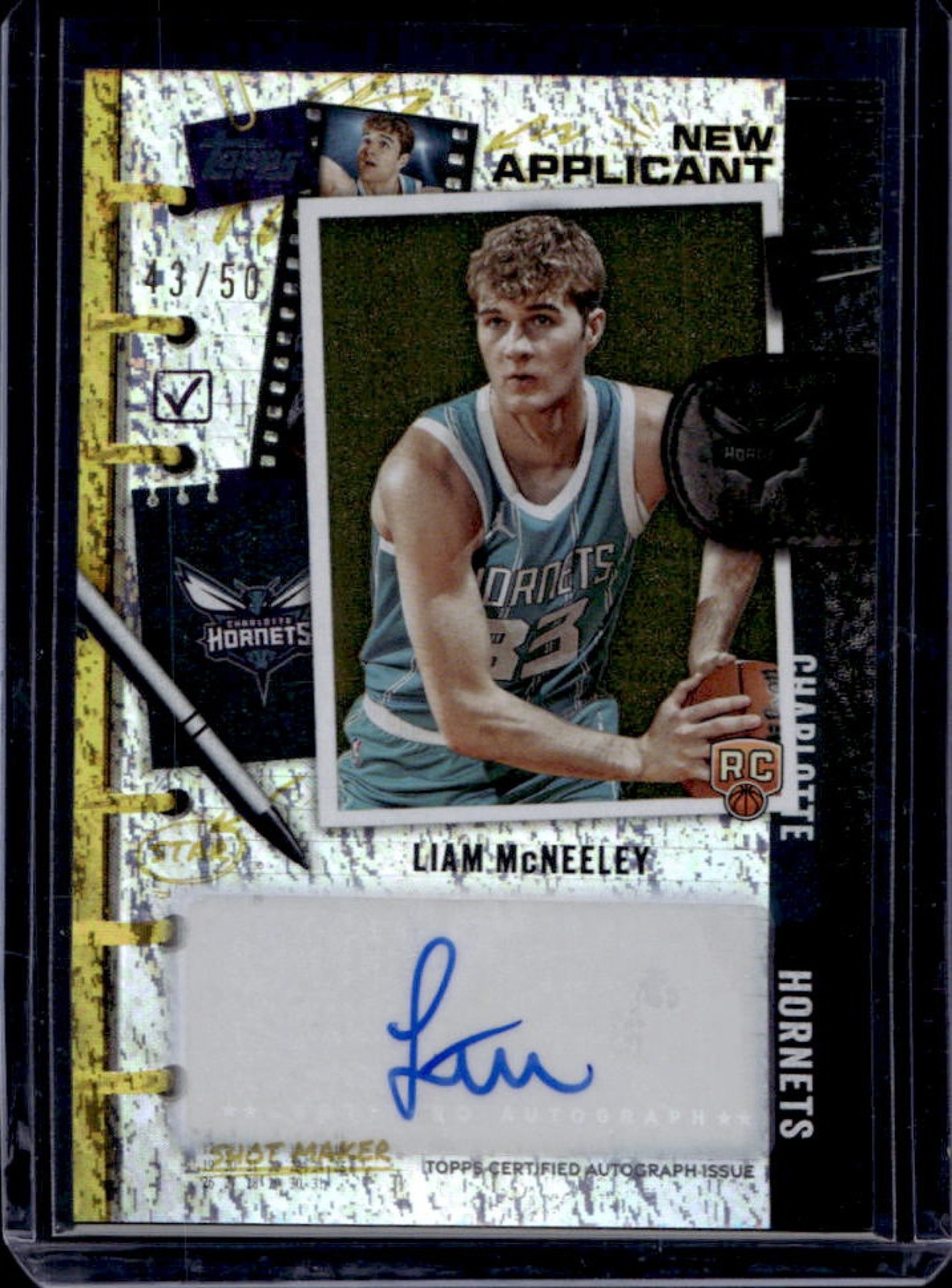 2025-26 Topps Liam McNeeley New Applicants Auto RC Gold Holo Foil #43/50 Hornets