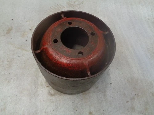 FARMALL H / M. 9 1/2 INCH CAST IRON BELT PULLEY 356940R1.