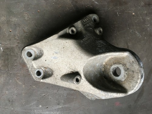 Audi A6 4F 2,7/3,0 TDI Getriebehalter Automatikgetriebe links 4F0399113B