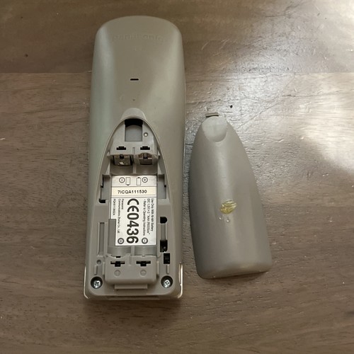 Panasonic KX-TG1100E KX-TG1102E Cyfrowy telefon bezprzewodowy z podstawą i zasilaczem - Zdjęcie 5 z 7