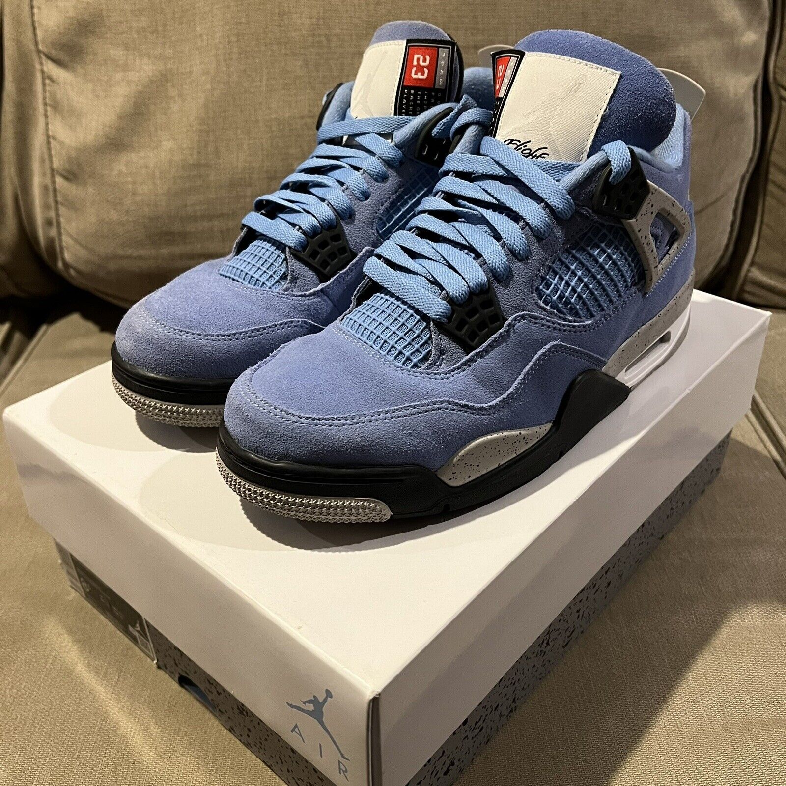 Jordan 4 Retro University Blue