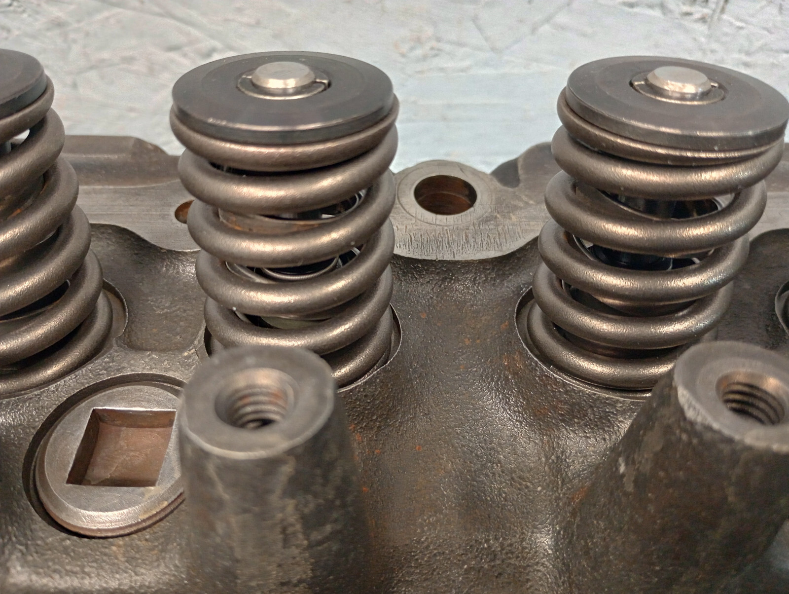 Jeep Cherokee Wrangler 9199 4.0 Cylinder Head 7120 Cast SBC Valves and