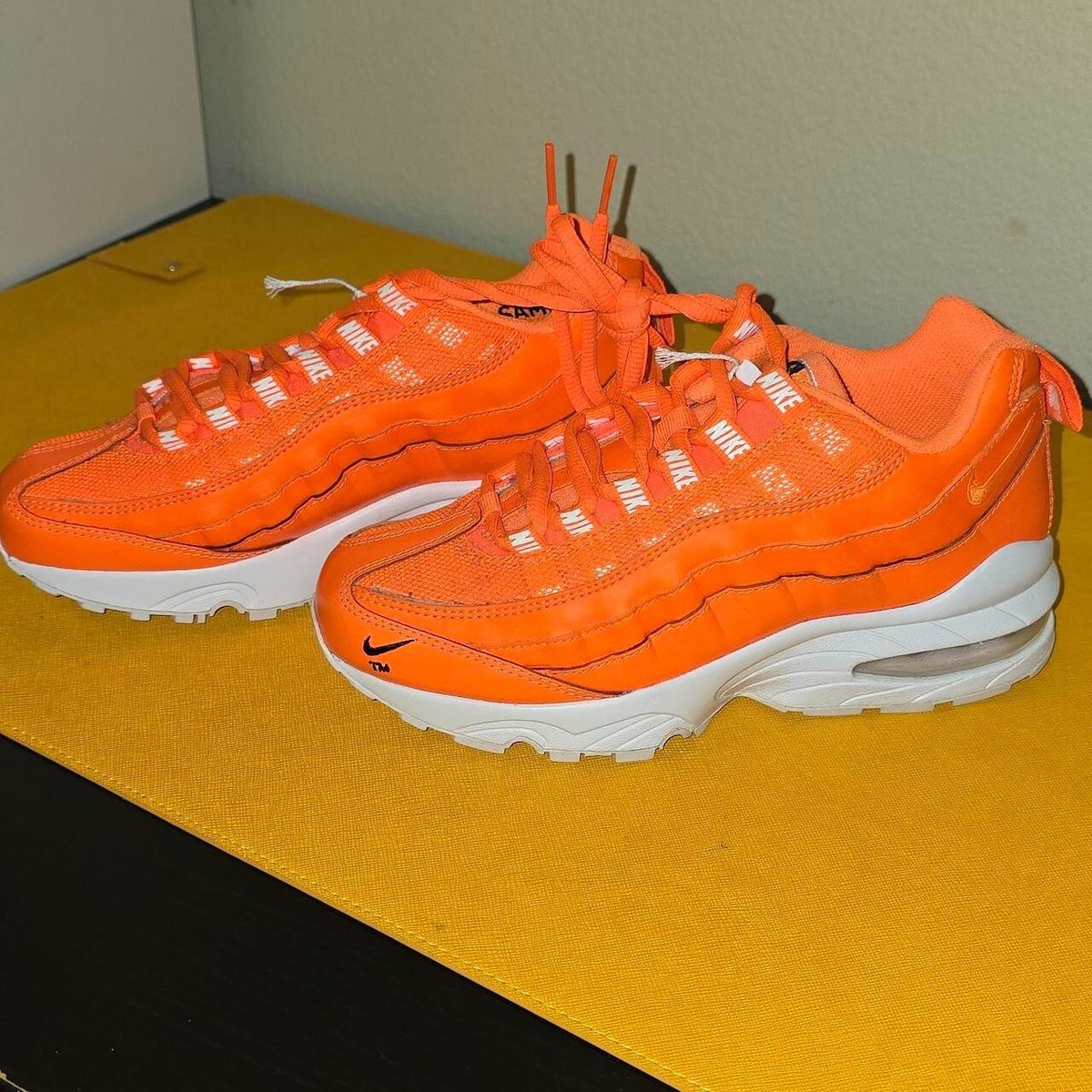 靴 Nike Air Max 95 \"String/Total Orange Nike Air Max 95 String Total Orange - Aug 2018 - AT2865-200