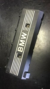 BMW 5 X5er E39 E53 Zylinderkopfhaube Motorabdeckung Links N/S 1702857