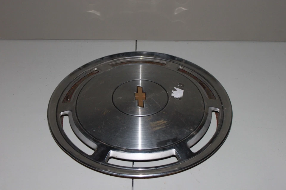 OEM 1986 - 1996 Chevrolet Caprice 15" Hubcap / Wheel cover 10219110 - Image 3 of 4