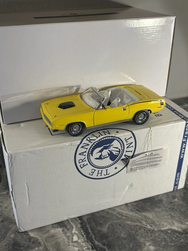 Franklin Mint 1970 Plymouth Hemi Cuda Limited Edition Yellow #0099/1000 1/24 NIB - Image 3 of 4