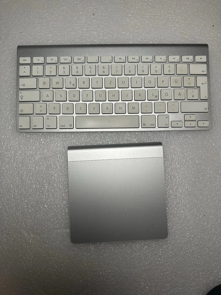 2 Apple Keyboards & 2 Apple Trackpads
