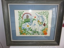 Unicorno vintage fatto a mano ricamo crewel, cornice personalizzata vetro opaco blu 20x24