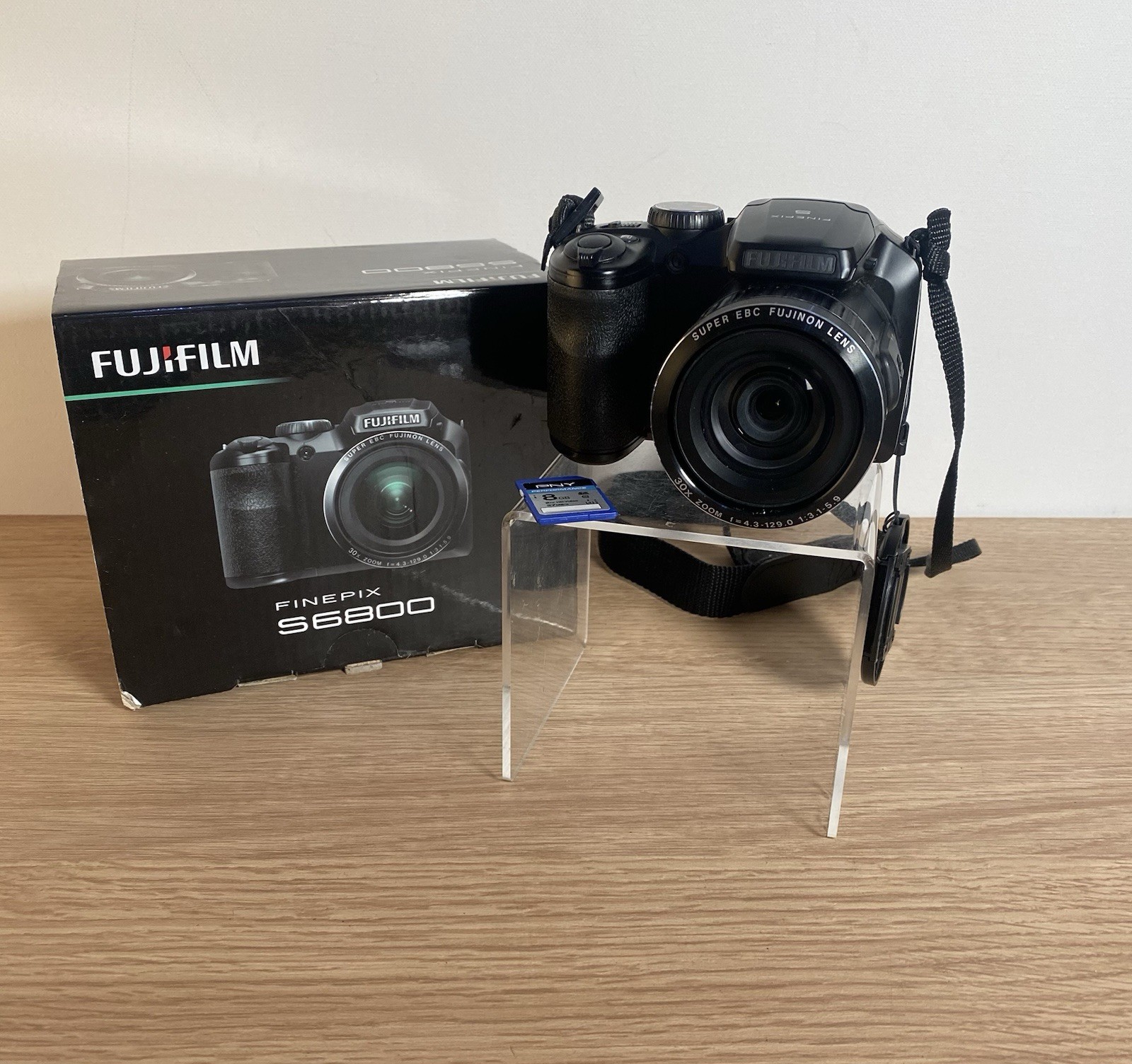 Fujifilm FinePix S6800 16.0MP Digital Bridge Camera 30x Zoom & 8GB SD Card