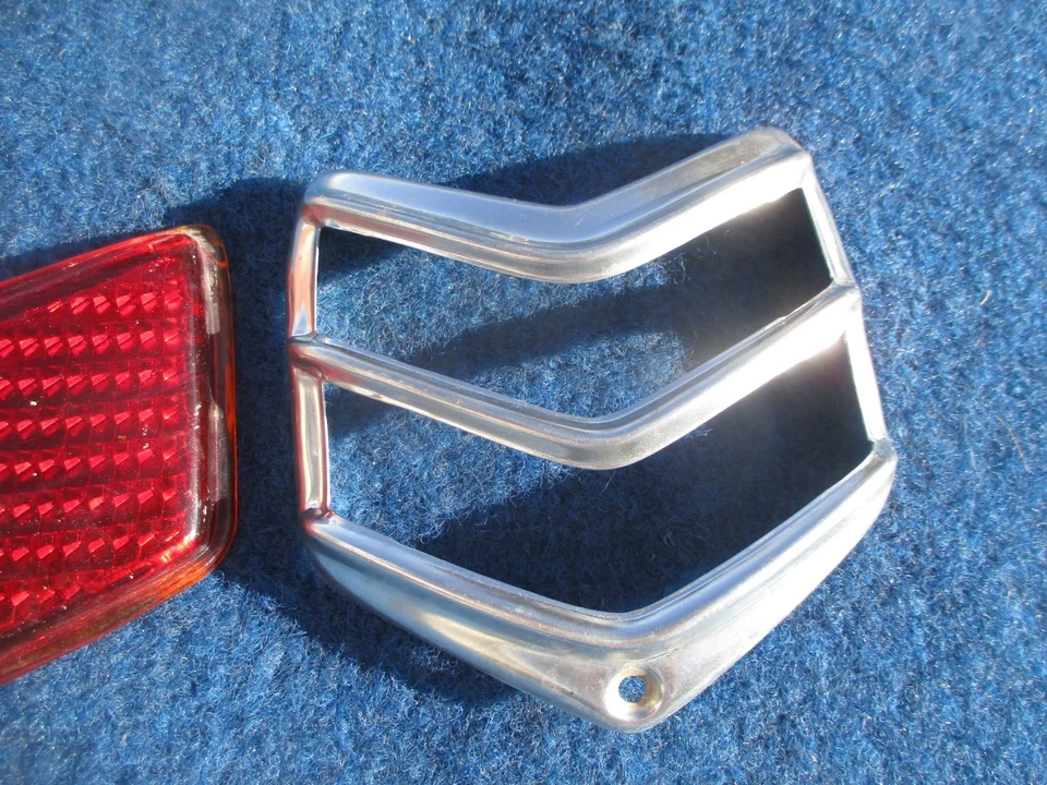 Ford Deluxe 1940 luz trasera 2 biseles y 1 lente OEM FOMOCO bonito y limpio juego usado Foto 4 de 4