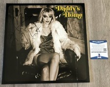 ST. VINCENT ANNIE CLARK SIGNED DADDY'S HOME VINYL ALBUM w/PROOF BECKETT BAS COA ST. VINCENT ANNIE CLARK SIGNED DADDY'S HOME VINYL ALBUM w/PROOF BECKETT BAS COA