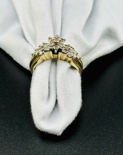 10K Gold Ladies Beautiful Diamond Cluster Ring Size 5.5 Weighs 4 Gram Preowned! - Picture 10 of 17