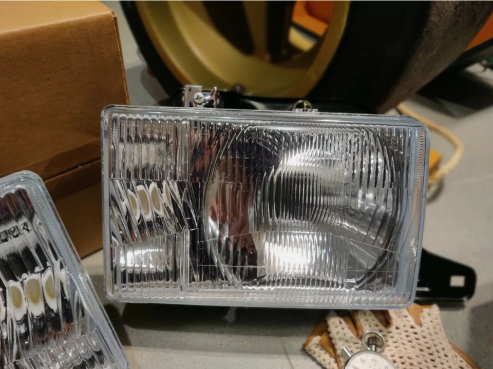 JUEGO DE FAROS IZQUIERDA+DERECHA DEPO para ISUZU Trooper I 8-94318890-0 Foto 4 de 4