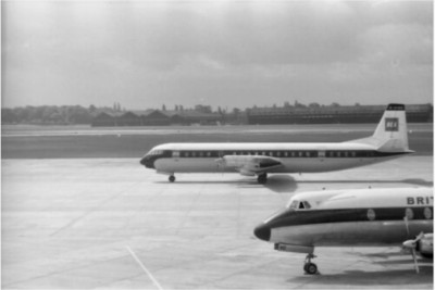 Vickers Vanguard and Vicker Viscount 4 x   35 mm orig. b/w negatives B.E.A.