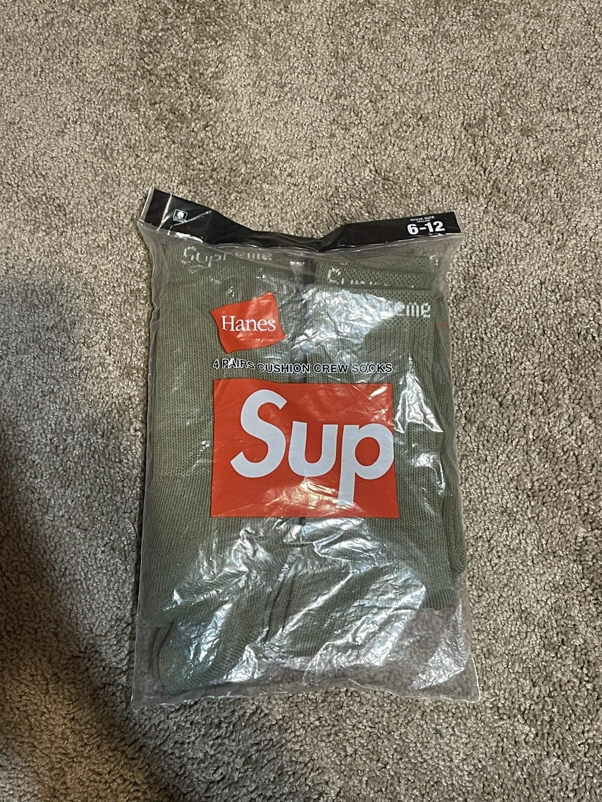 CHAUSSETTES SUPREME HANES CREW (4 PACK) OLIVE/TOUT NEUF (100 % AUTHENTIQUE) SS22