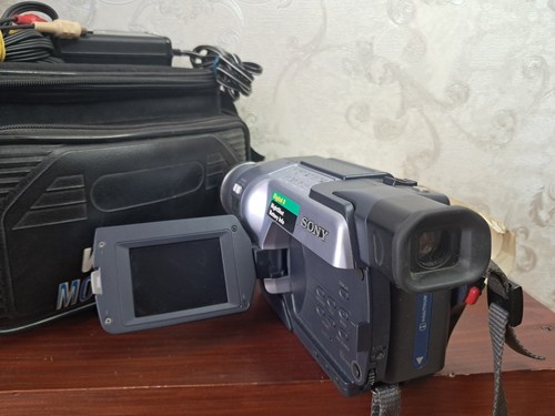 Sony PAL Handycam Camcorder - Digital8 - Video Transfer Camera DCR-TRV147E - Picture 10 of 24