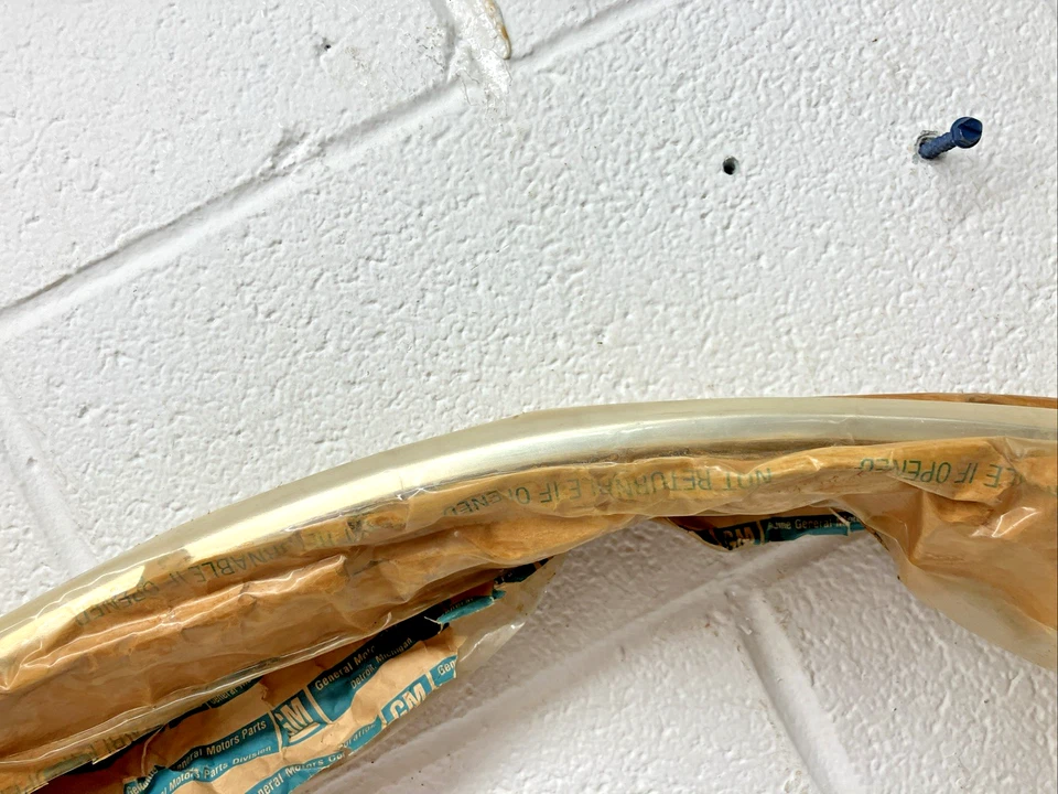 Nuevo OEM GM LH rueda trasera pozo embellecedor 9636404 1979 Cadillac Coupe Deville (SR55) Foto 4 de 4