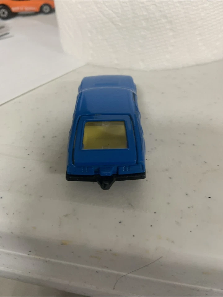 1980s Corgi Rover 3500, Made in Great Britain Blue w Yellow Interior 1/64 Scale - Image 4 of 4